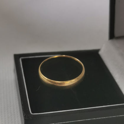 Hallmarked 22Ct Wedding band , size Q-5.1 grams.