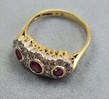 18ct Yellow Gold Diamond + Ruby Ring Size 