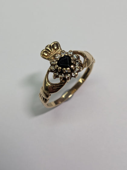 9ct Gold Cladder Ring  Size O