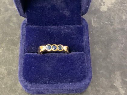18ct Gold Ring with Sapphires Size T 1/2