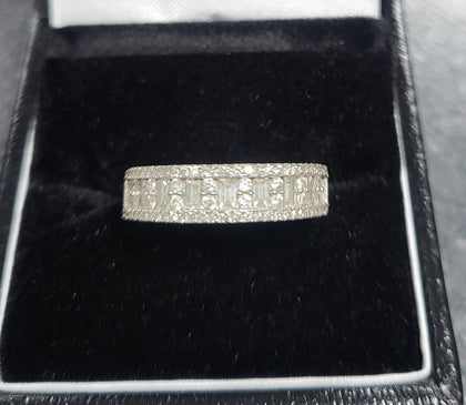 18CT - White Gold Ring with Clear Stones - 2.9g - Size L. Hallmarked