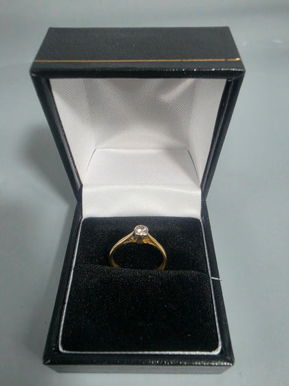 18Ct Gold Ring With Small Stone 1.8G 750 Size I
