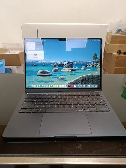 MacBook Air 16,12 M4 (2025) 16GB RAM 256GB SSD - Midnight - Boxed - Great Yarmouth