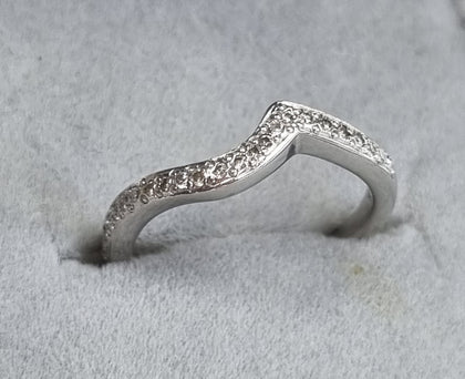 18ct white gold ring moissanite size J1/2