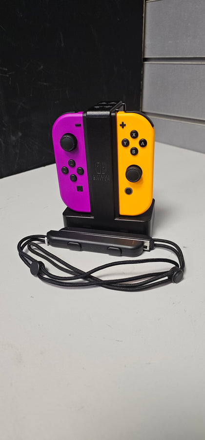 Joy Cons and Charging Station