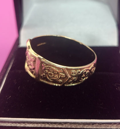 9CT - Yellow Gold Buckle Ring - 3.38g - Size Y. Hallmarked