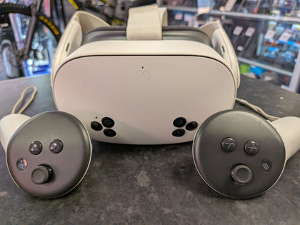 Meta Quest 3s Vr Gaming Headset & 2 x Controllers
