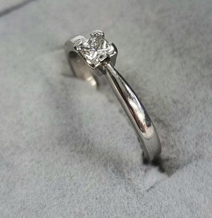 18ct White Gold Solitaire Diamond Ring Size K 0.25ct