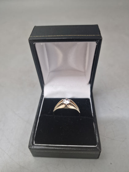 9ct Gold Ring 375 Size R 3.1G