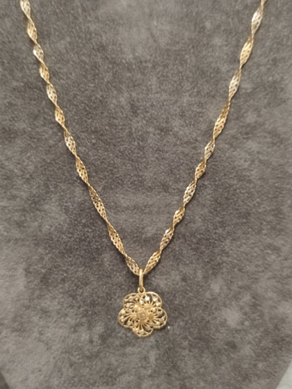 14 Yellow & White Gold Singapore Chain & Filigree Flower Pendant