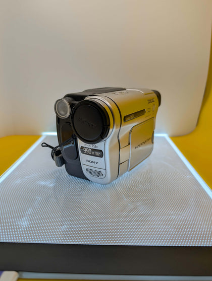 Sony CCD-TRV238E PAL Video Hi8 Handycam Camcorder