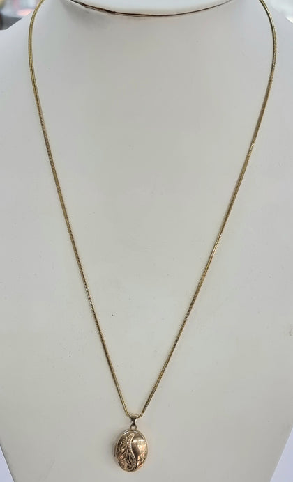 9ct Gold Chain With Locket 23