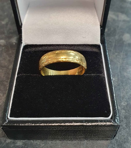 22ct Yellow Gold Patterned Band - Size Q - 4.28g