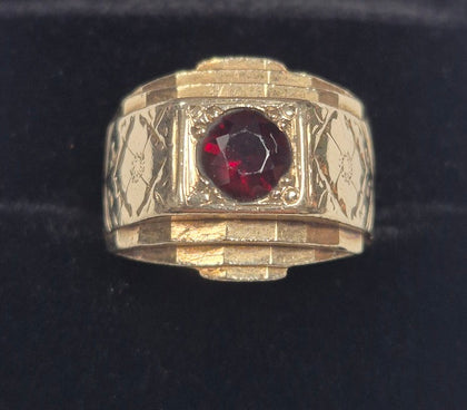 9CT Yellow Gold Signet Ring With Stone - 7.15 GR  - Size  M. Hallmarked