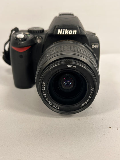 Nikon D40 & NIKON DX 18-55mm 1:3.5-5.6 GII
