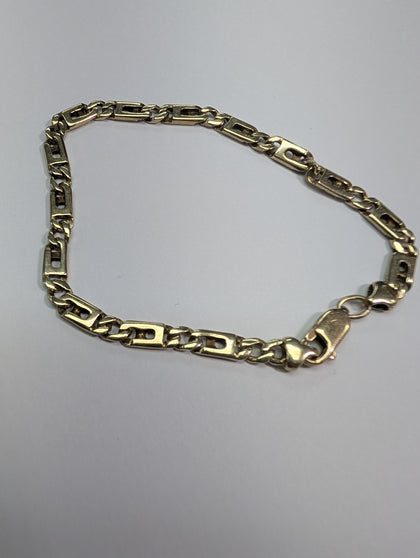 9ct Gold Figure Of Eight Bracelet