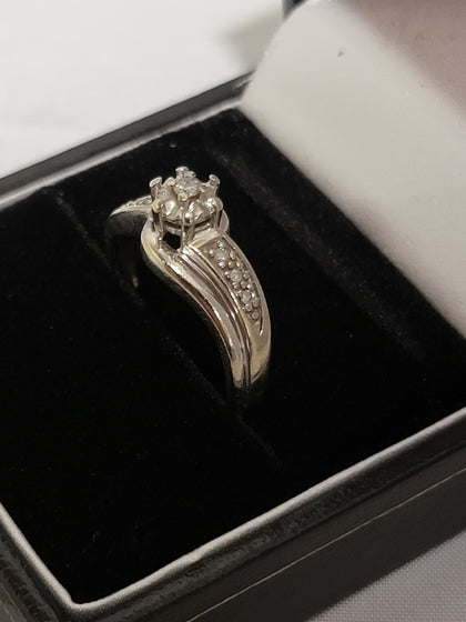 9ct White Gold & Diamond Ring - Size M - 3.06G