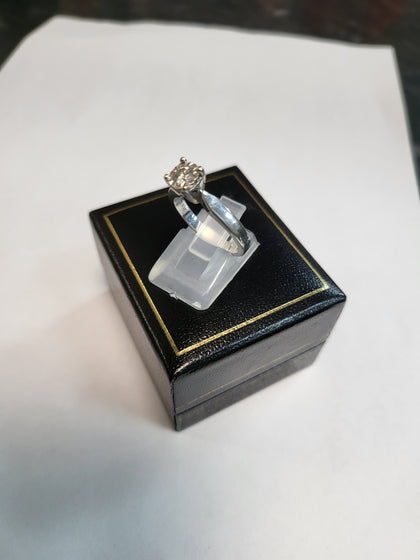 18ct White Gold Ring with Clear Stone - Size N - 5.21g total