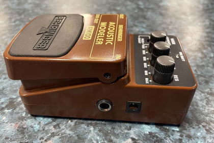 Behringer Acoustic Modeler Guitar Pedal