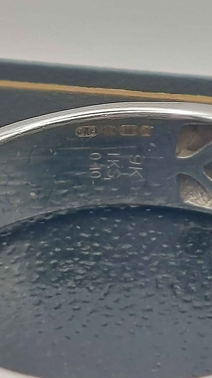 9ct 375 white gold ring 5.8g size U Boxed hallmarked