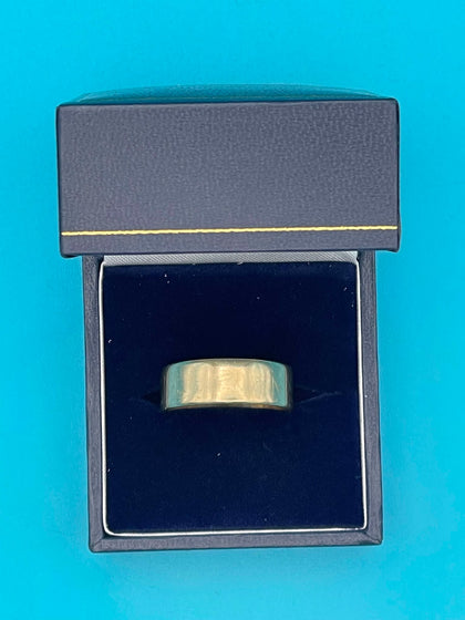 9ct gold band - T