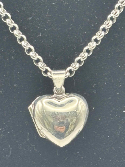 **BRAND NEW** 925 silver  style chain with pendent 16.4G 23''