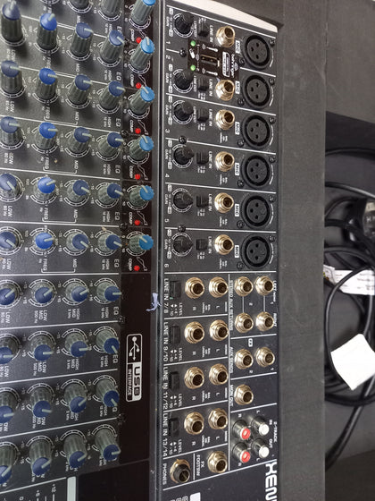 Behringer Xenyx X1832USB Mixer