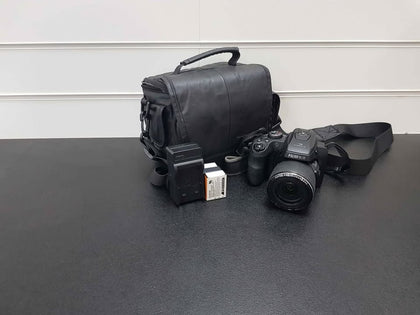 Fuji FinePix SL1000 16M, 3x Batteries & Carry Bag