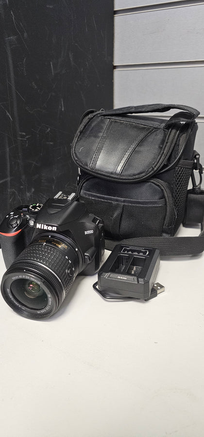 Nikon D3500 + 18-55mm Lens