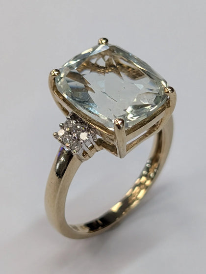 9ct gold diamond ring with large CZ stone size L