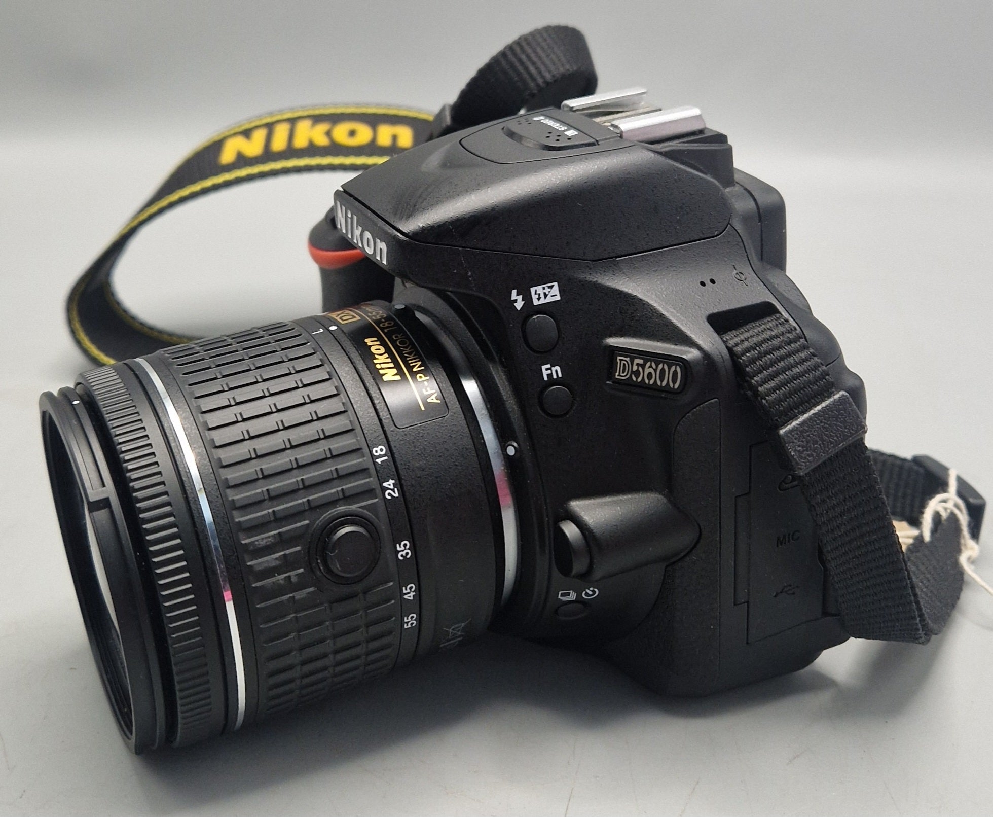 Nikon D5600 Black + AF-P DX 18-55mm VR | Cash Generator