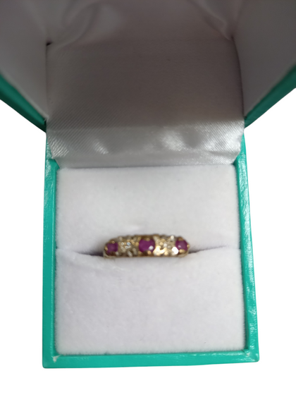 9ct gold ring with amethyst stones size L