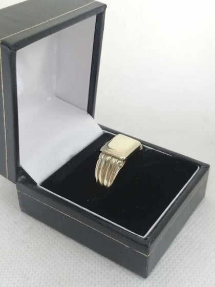 9CT 375 HALLMARKED, RING WITH PLATE, SIZE:U, 6.8G, BOXED, PRE OWNED