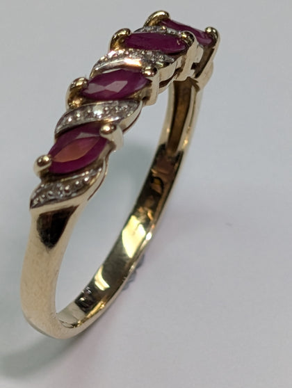 9ct Gold Diamond & Red Stone Ring - Size S