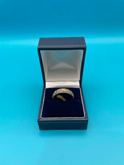 9CT GOLD RING - V