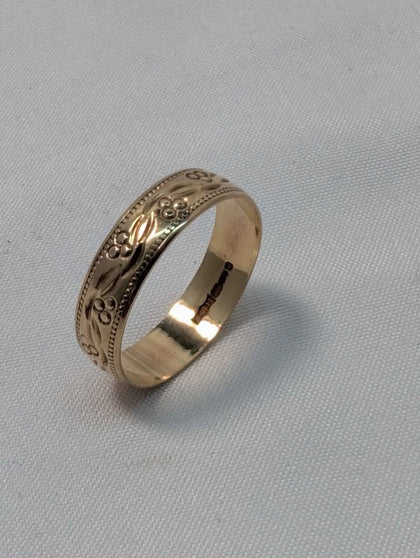 9ct Yellow Gold Gents Wedding Band Ring With Pattern - Size Q - 1.97 Grams