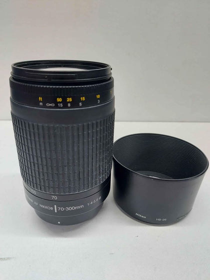 NIKON AF Nikkor 70 - 300 mm f4-5.6 G lens with hood but no caps small scratch on front edge element.