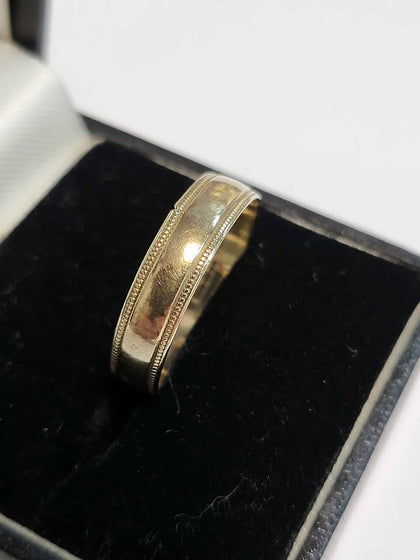 9ct Yellow Gold Patterned Edge Band Ring - Size S - 1.83g