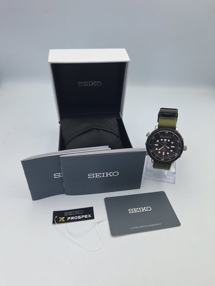 Seiko Arnie SNJ025 Hybrid prospex analogue/digital solar divers watch with green nato strap, box, papers and warranty card.