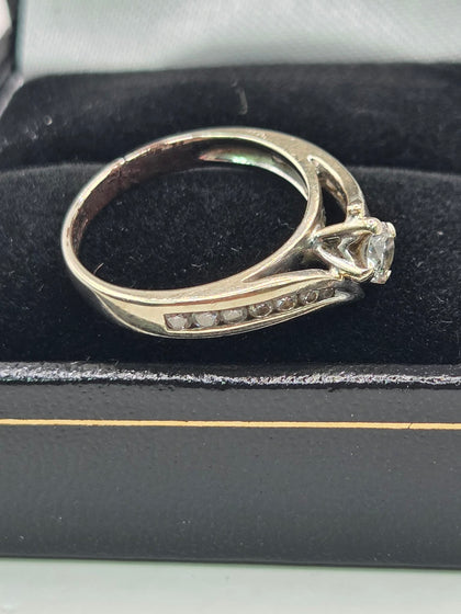 18 Karat Hallmarked womens ring , 3.1 grams 0.5 Carat Diamond ring . size J with box