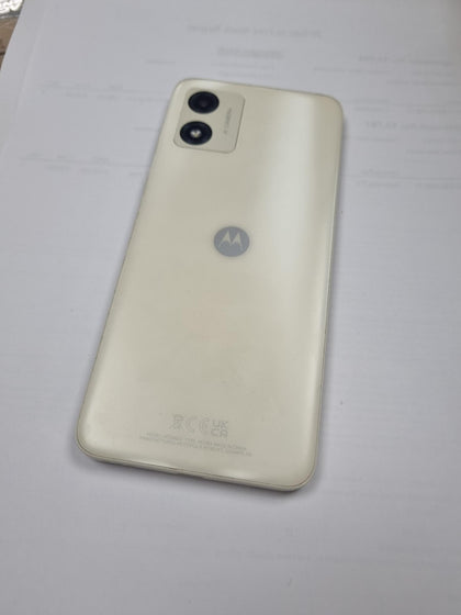 Motorola Moto E13 - 64GB - Creamy White Unlocked Dual Sim