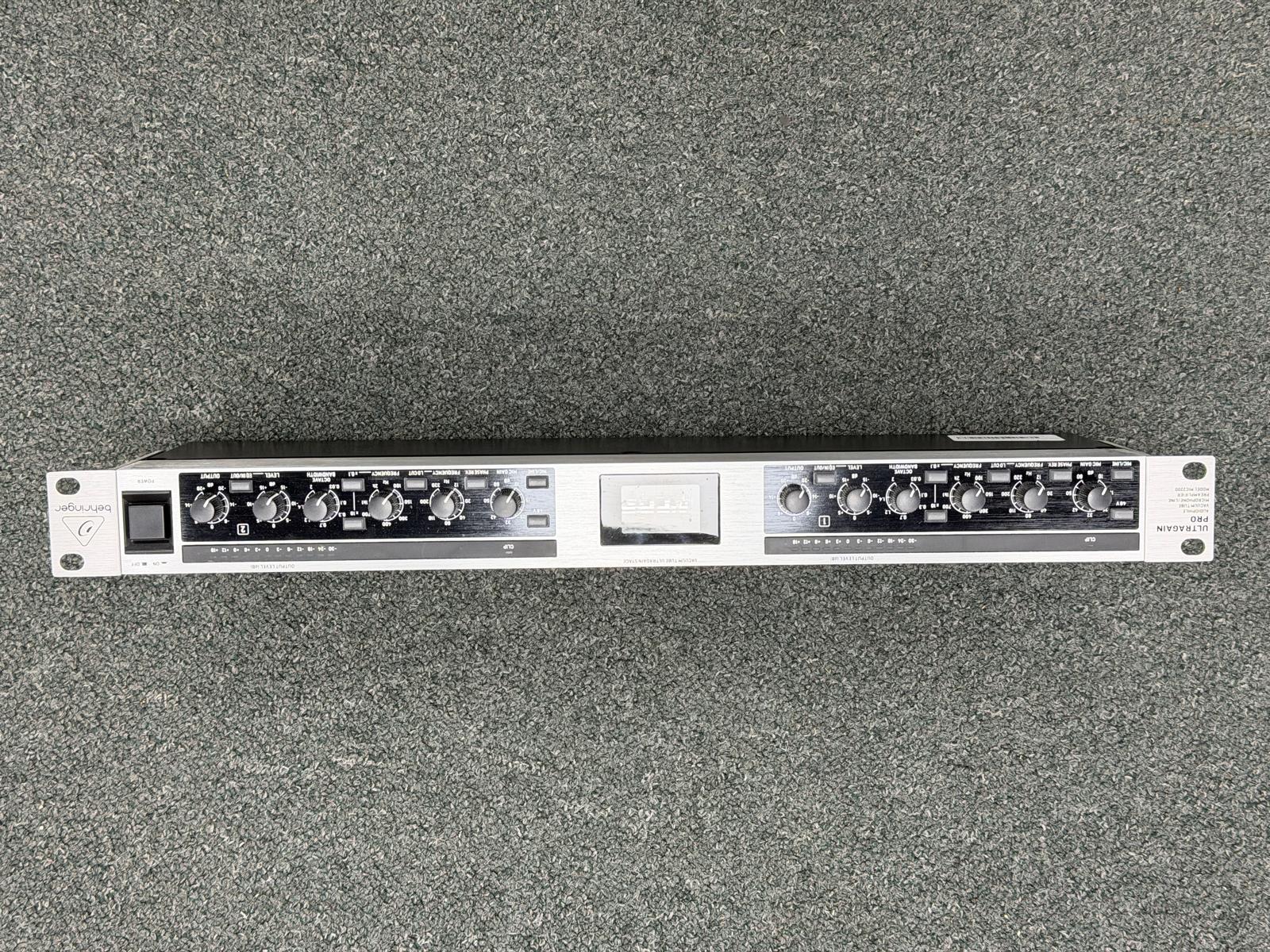 Behringer MIC2200 V2 Tube Mic/Line Preamp | Cash Generator Behringer MIC2200 V2 Tube Mic/Line Preamp | Cash Generator