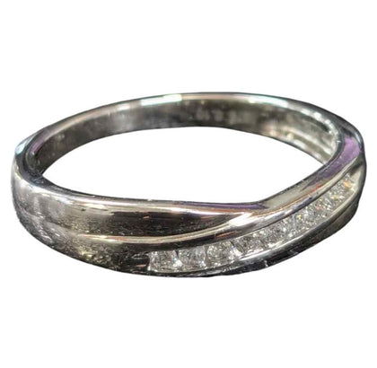 9ct white gold 2.45gram crossover aka kiss ring size N. Fully Hallmarked