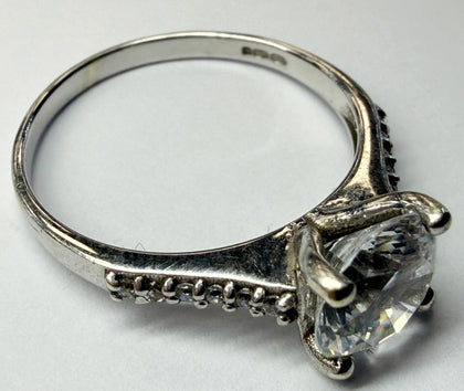 9ct white gold solitaire with cz stone size P