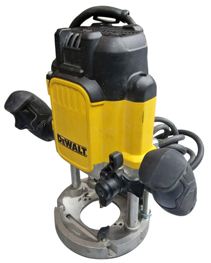 DeWALT DWE625 Plunge Router 230V with Strong box and accessories *collection only*
