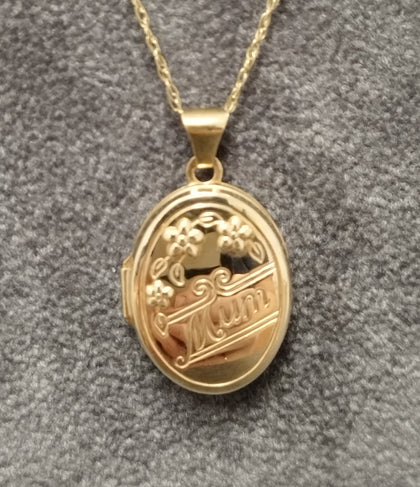 9ct Yellow Gold Floral 'Mum' Locket & 18