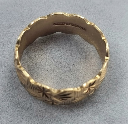 9CT GOLD BAND SIZE Q LEYLAND