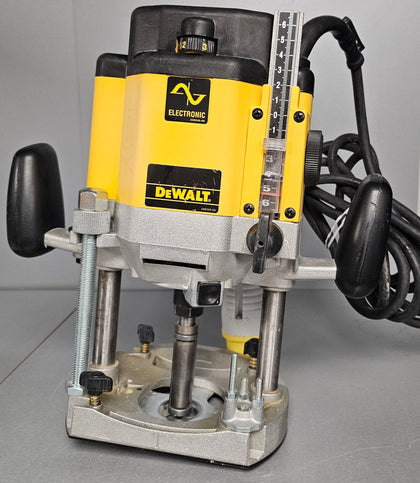 DeWalt 2000 Watt Variable Speed Plunge Router - Dw625e (110v)