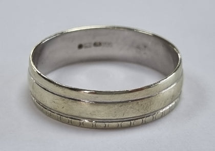 9CT WHITE GOLD RING SIZE O LEYLAND