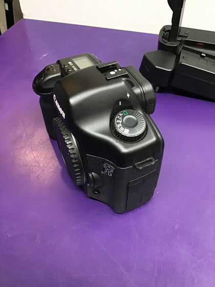 Canon Eos 5D - BODY ONLY with charger and batteries.